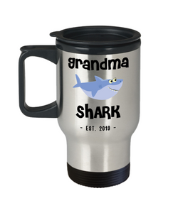 Grandma Shark Mug New Grandma Est 2019 Do Do Do Expecting Grandmas Baby Shower Pregnancy Reveal Announcement Gifts Stainless Steel Insulated Travel Coffee Cup