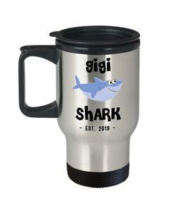 Gigi Shark Mug New Gigi Est 2019 Do Do Do Expecting Gigis Baby Shower Pregnancy Reveal Announcement Gifts Stainless Steel Insulated Travel Coffee Cup